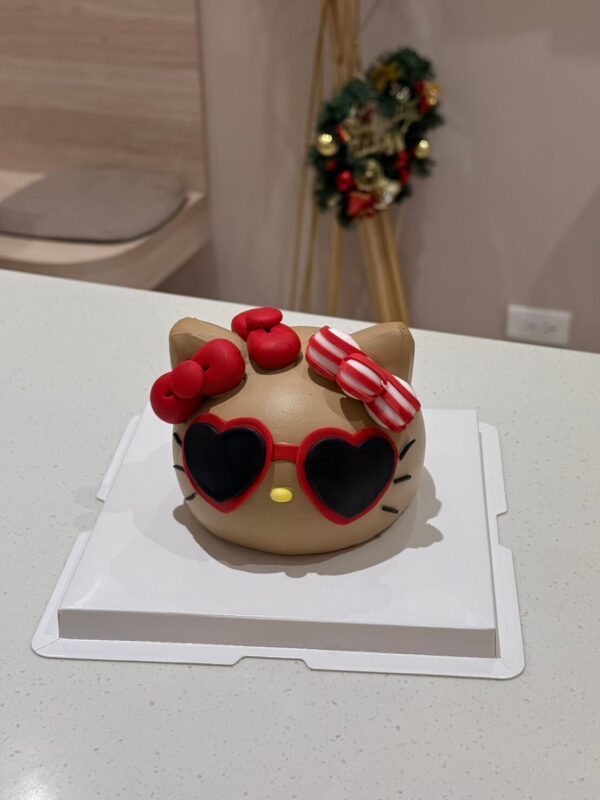 度假曬黑Kitty 度假曬黑Kitty