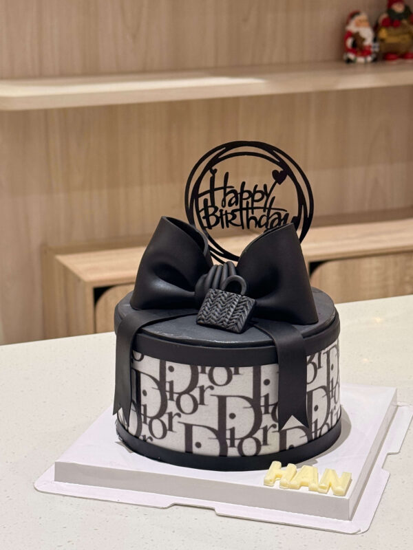 Dior緹花蝴蝶結蛋糕