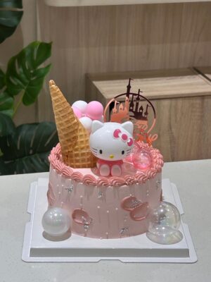 Hello Kitty 甜筒城堡蛋糕