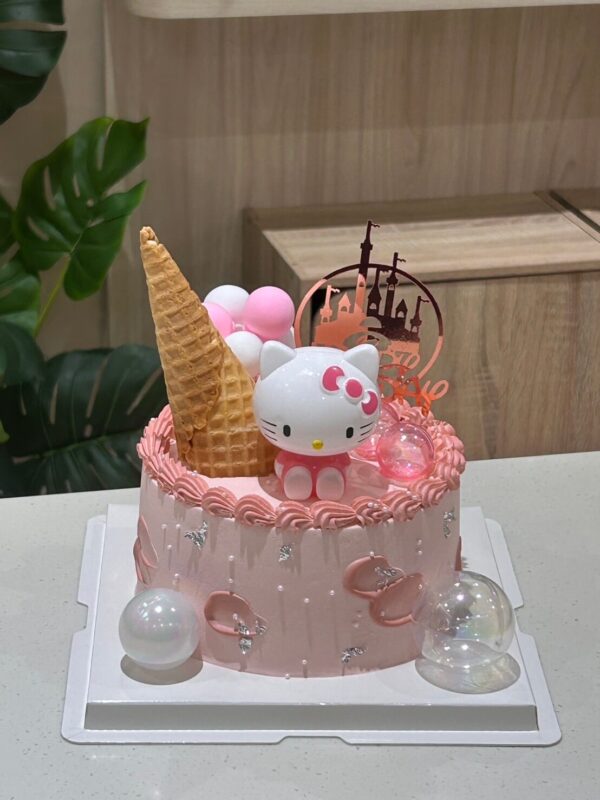 Hello Kitty 甜筒城堡蛋糕
